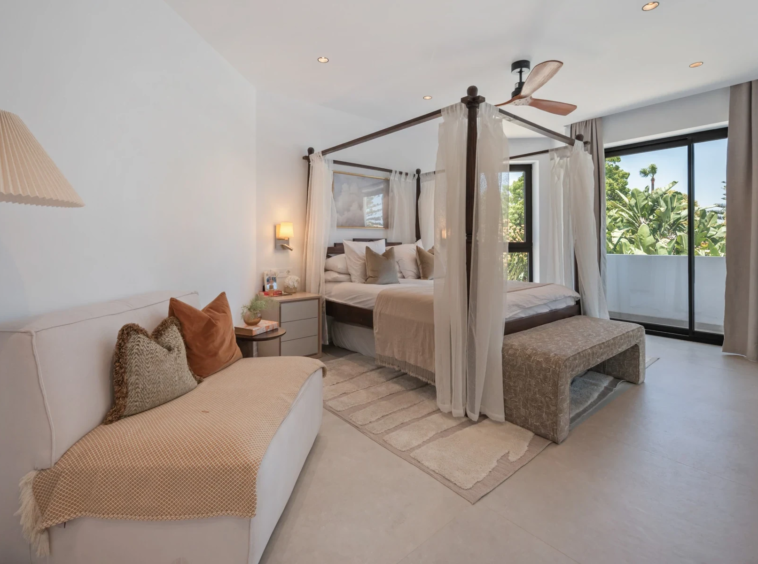 Bedroom with terrace access in Bel Air, Estepona
