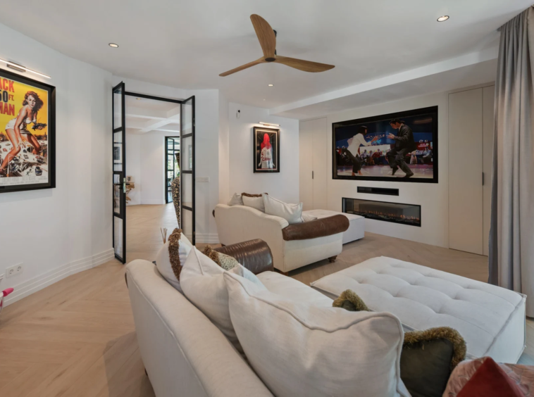 Separate TV lounge in Bel Air, Estepona
