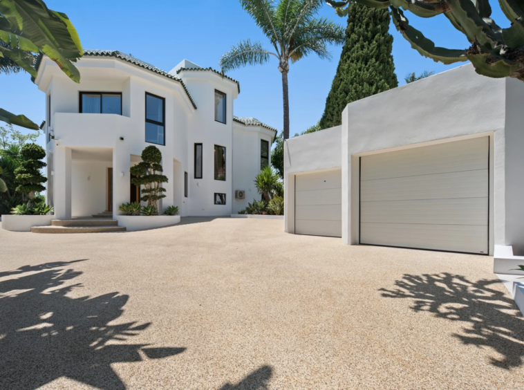 Villa entrance and parking area in Bel Air, Estepona