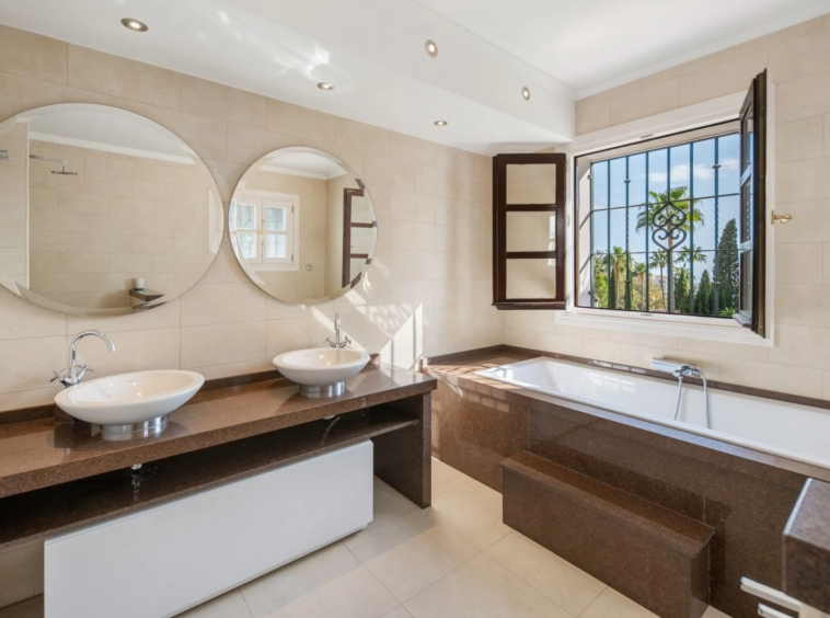 Bathroom with double basin and bathtub