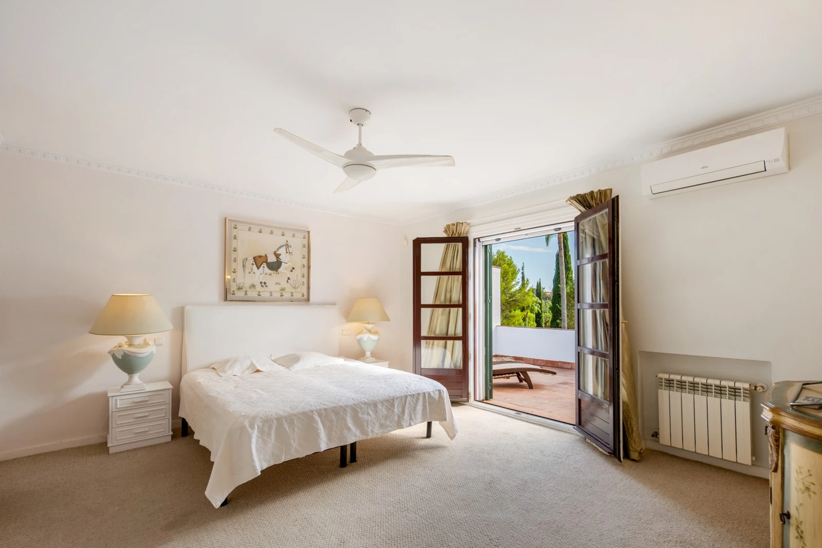 Bedroom opening onto a private terrace