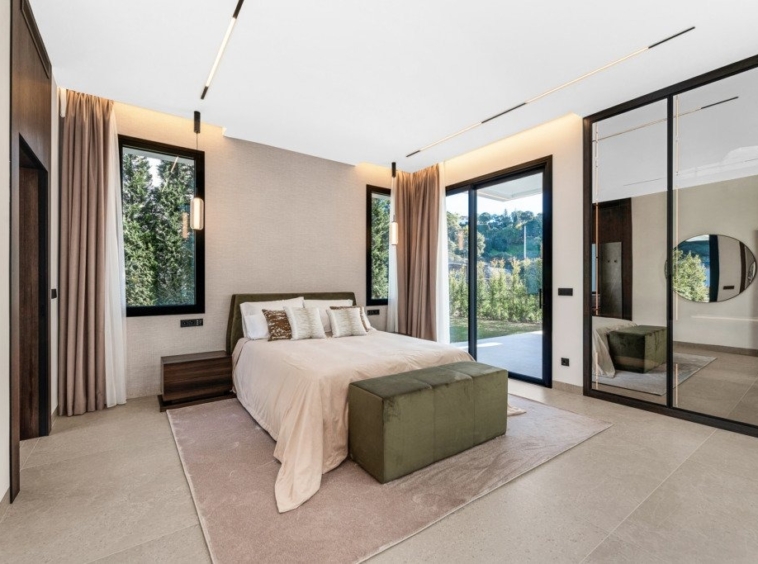 Bedroom opening to the garden