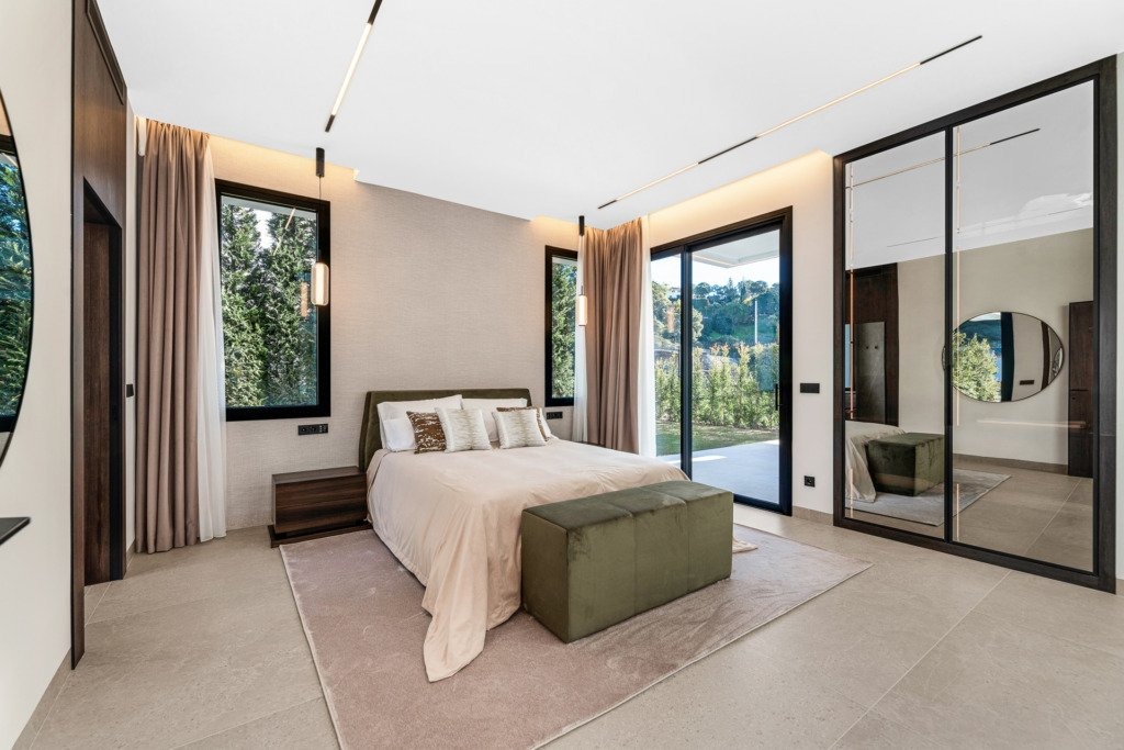 Bedroom opening to the garden