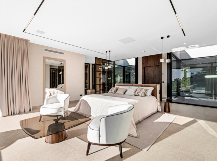 Principal bedroom suite
