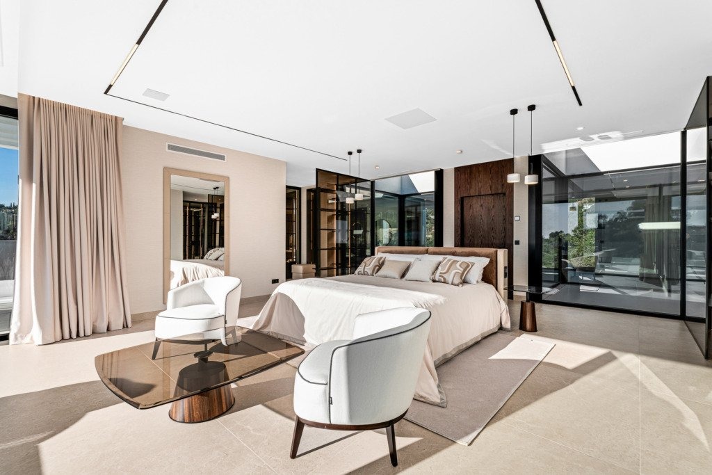 Principal bedroom suite