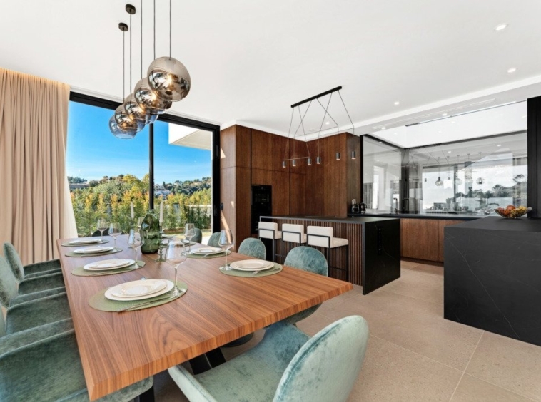 Dining room beside the kitchen