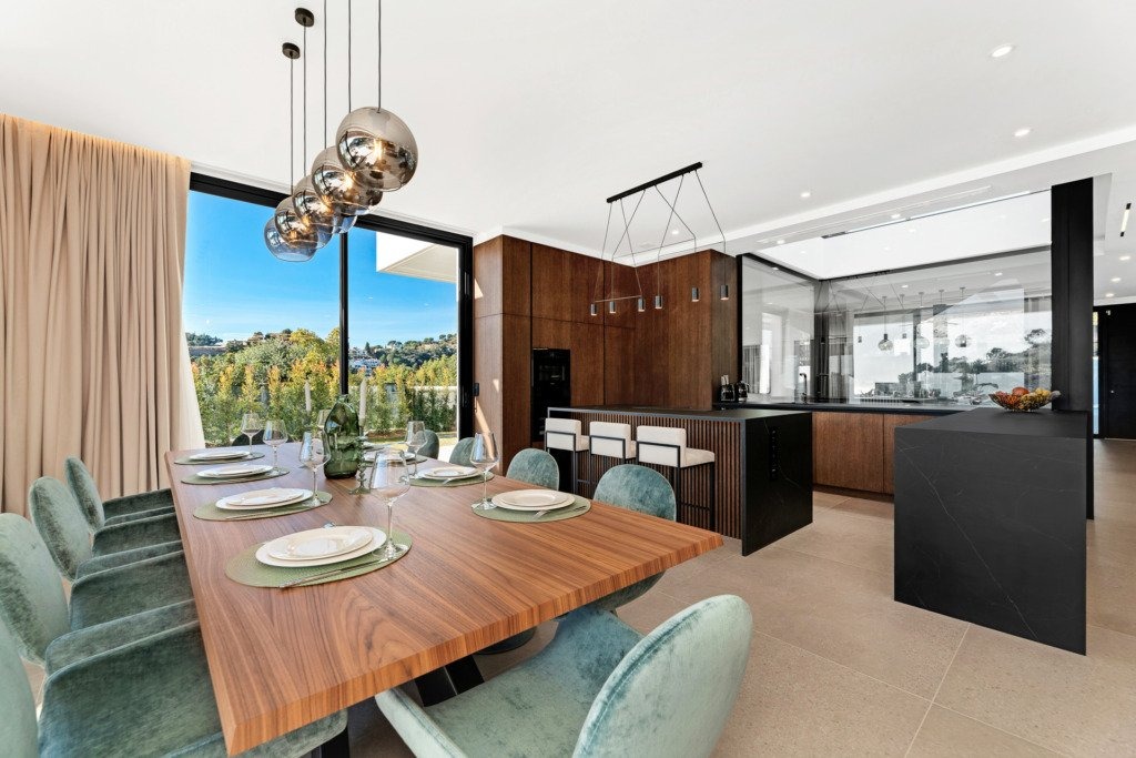 Dining room beside the kitchen