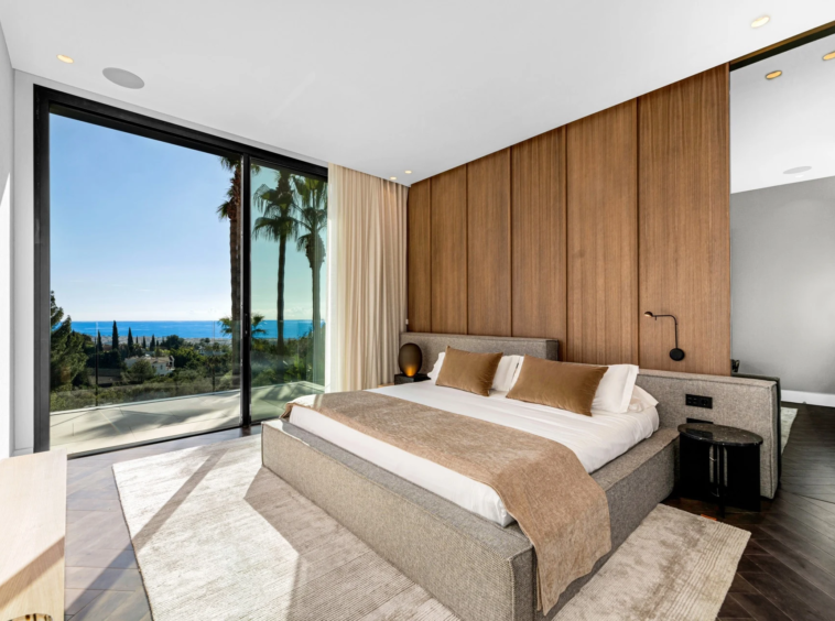 Guest bedroom opening onto a terrace