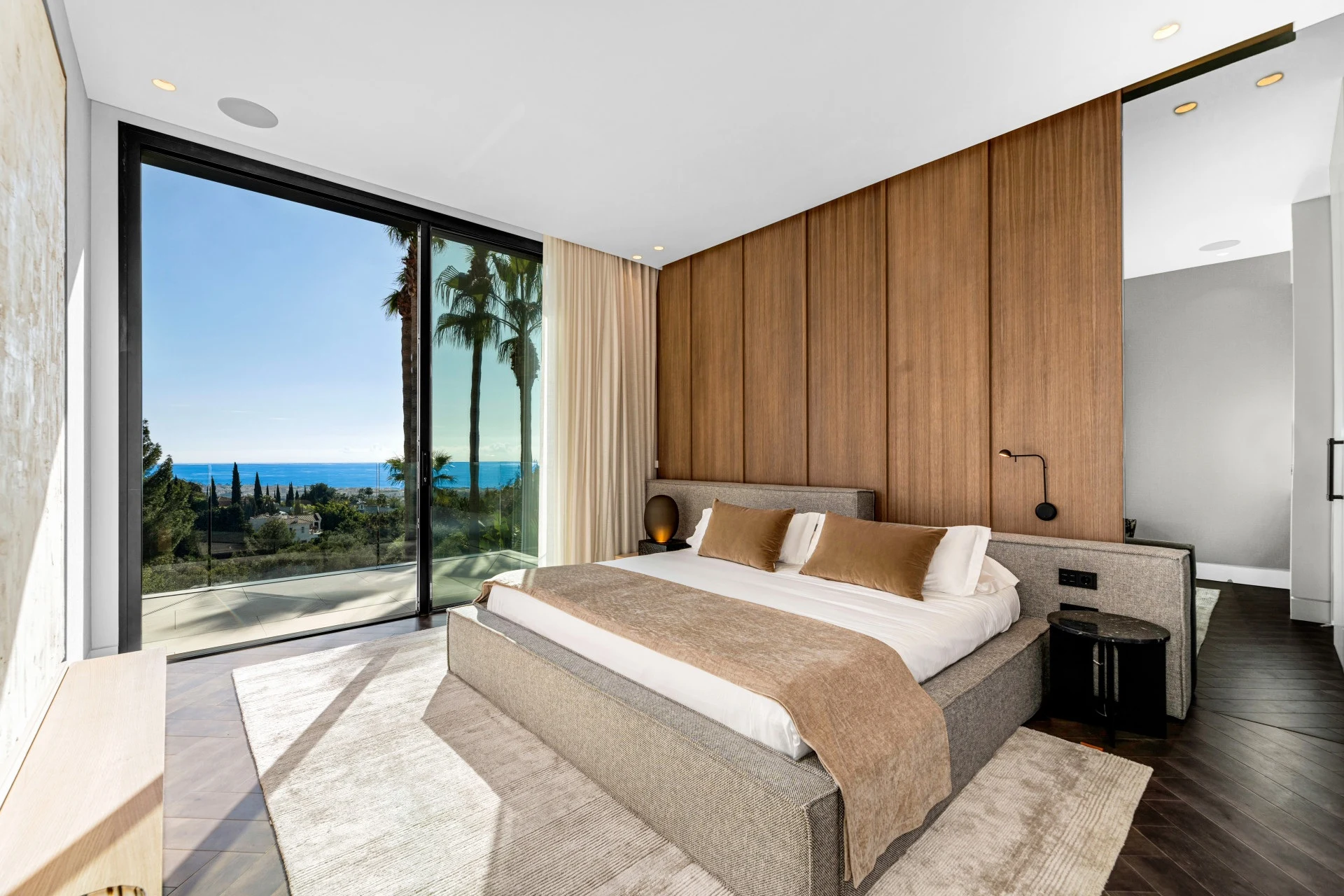 Guest bedroom opening onto a terrace