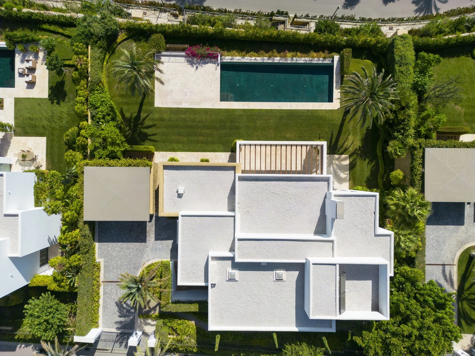 Overhead view of the villa, garden and pool