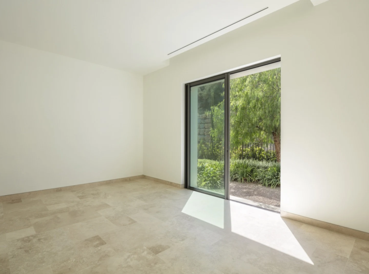 Bedroom opening onto the garden