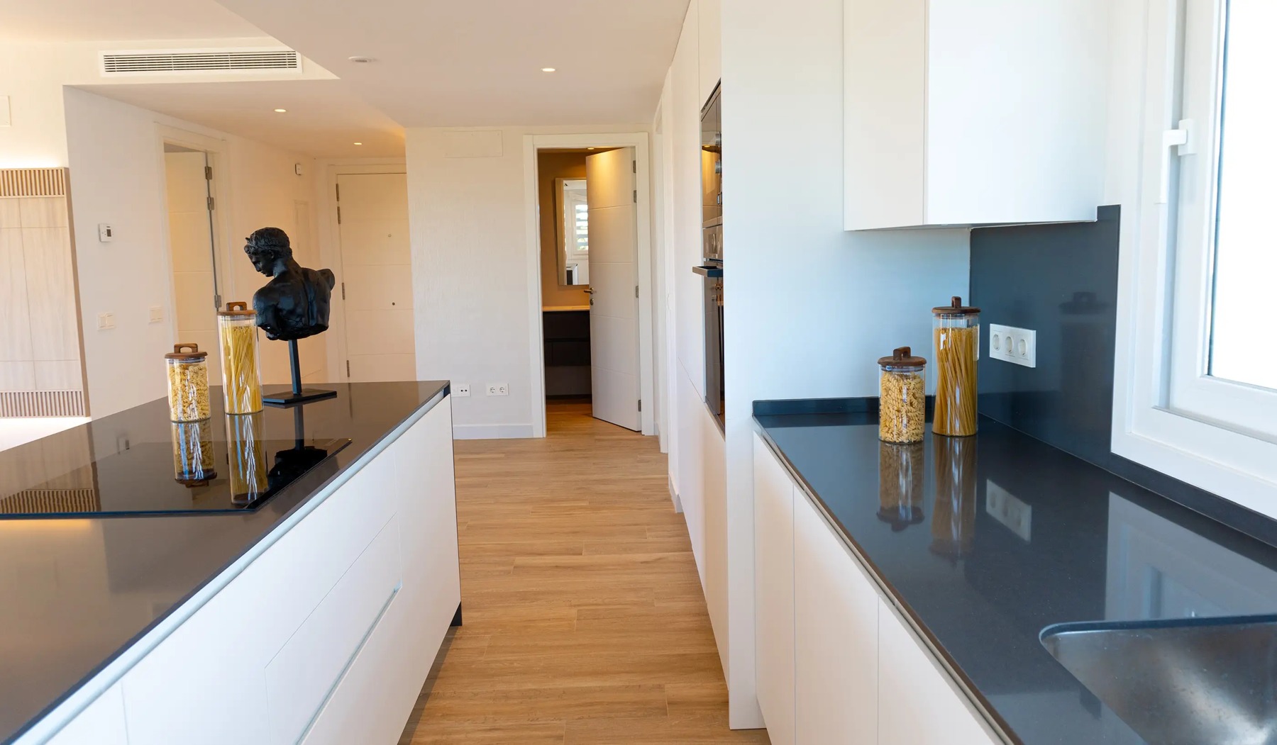 Fitted kitchen in the presentation apartment