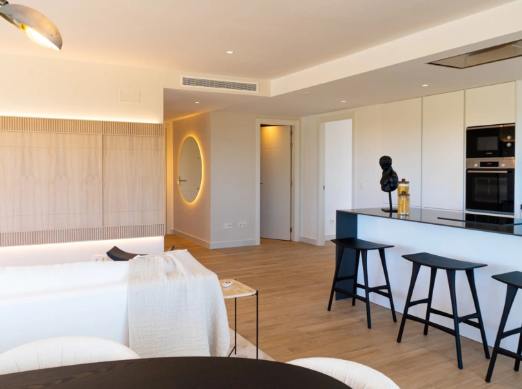 Bright furnished living space in the presentation apartment