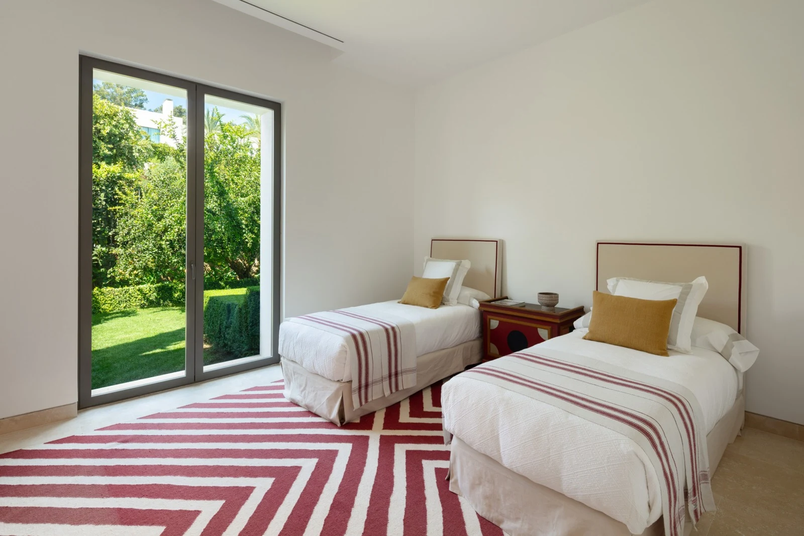 Twin bedroom with garden access