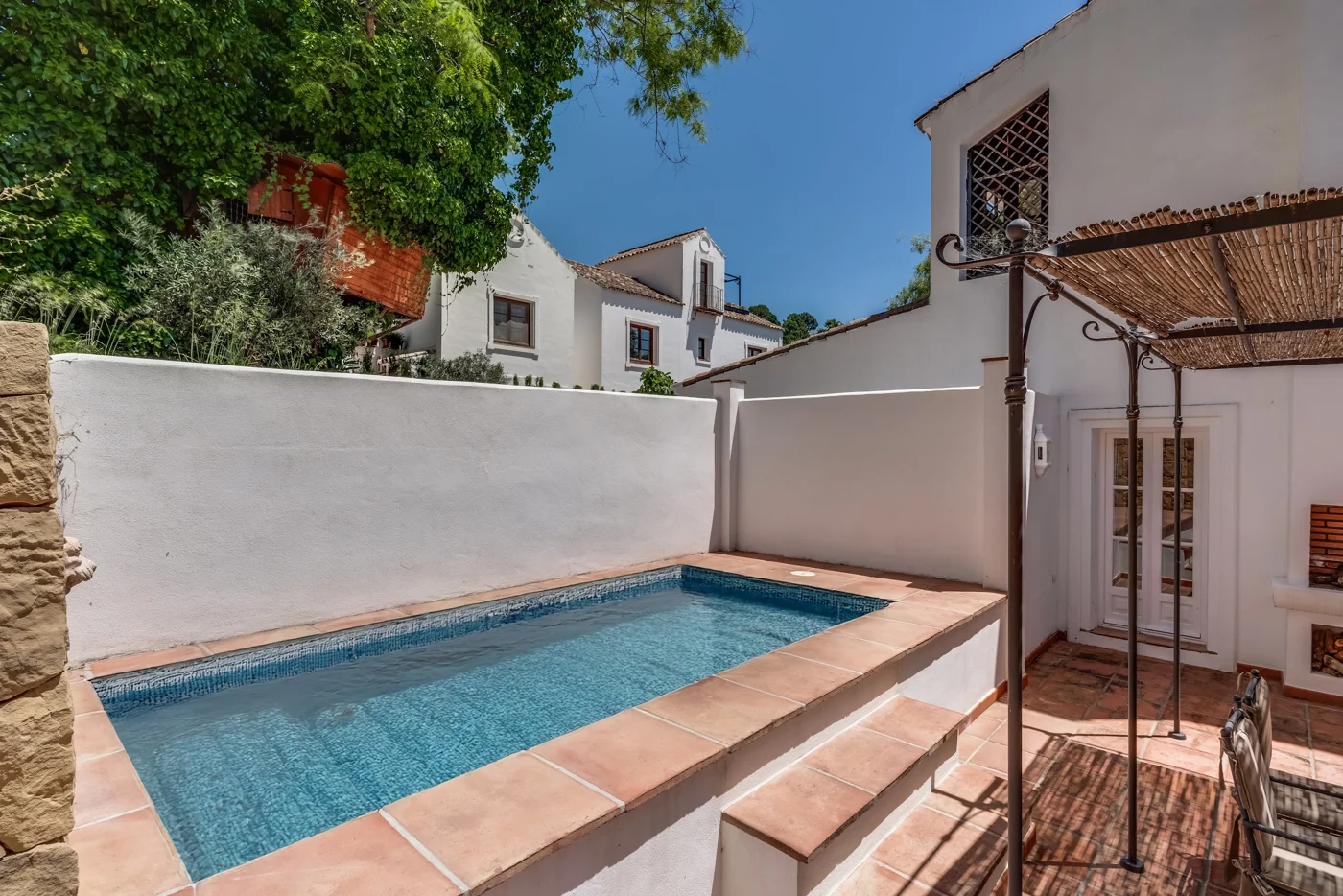 Private plunge pool and terrace of a ground-floor apartment in La Zagaleta
