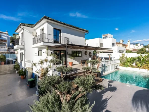 Renovated villa with private pool and terraces in Nueva Andalucia