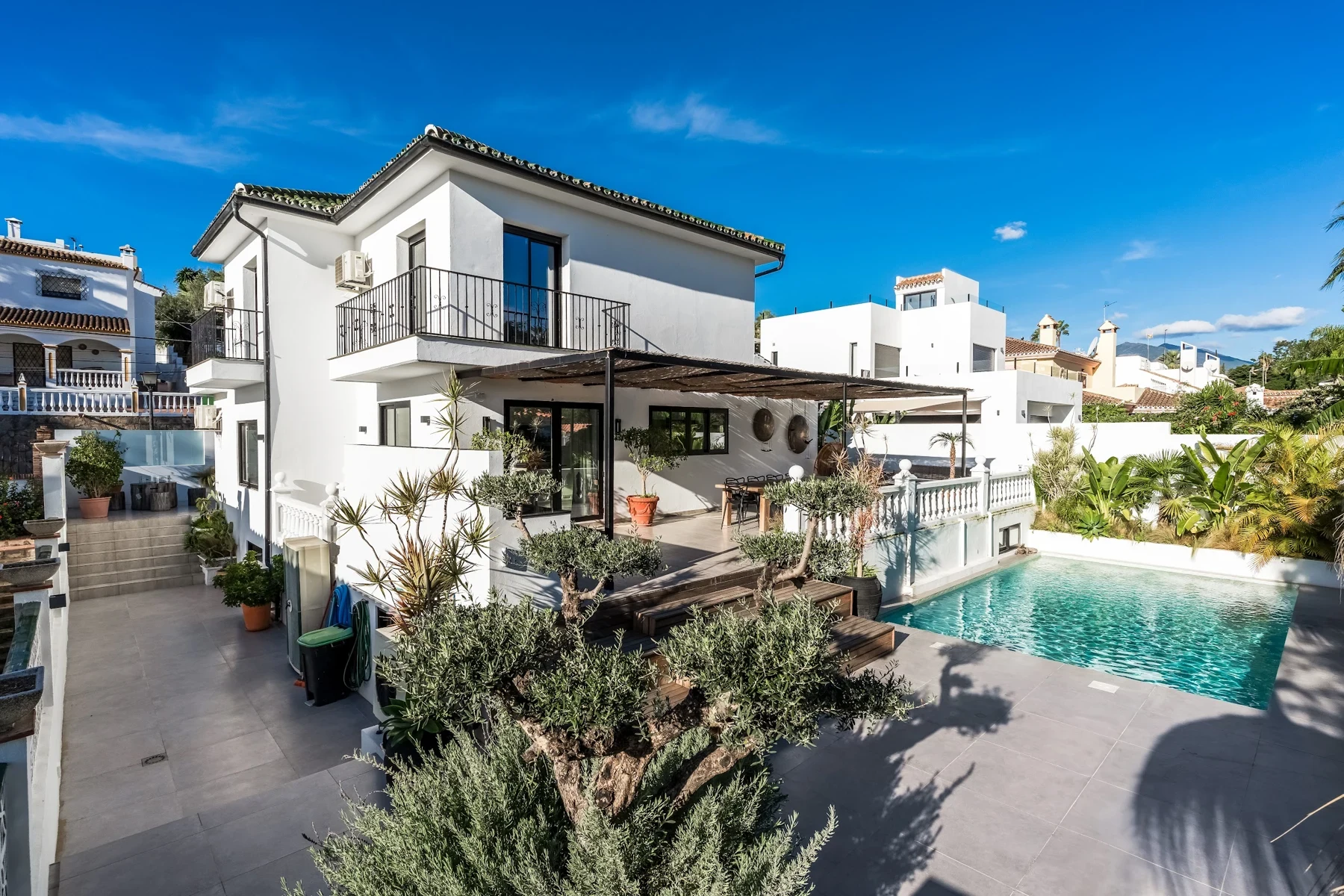 Renovated villa with private pool and terraces in Nueva Andalucia