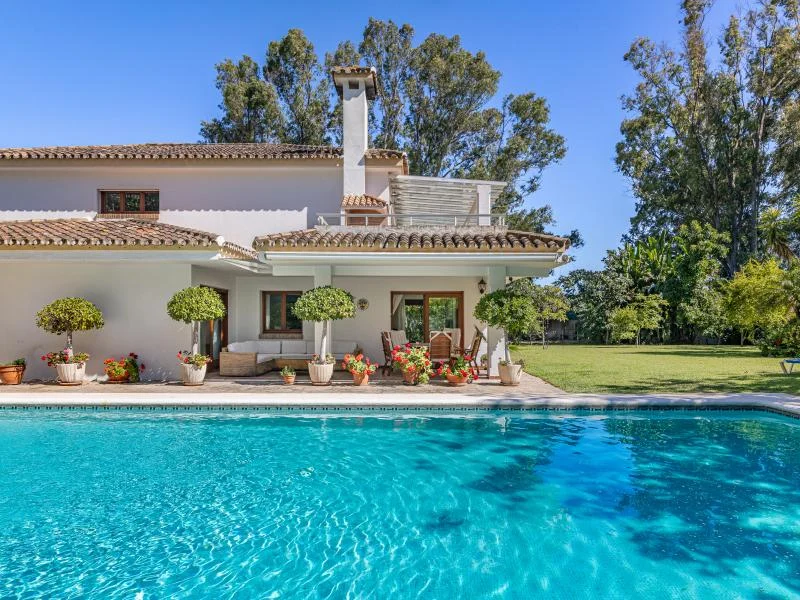 Beachside villa with private swimming pool and garden in Costalita