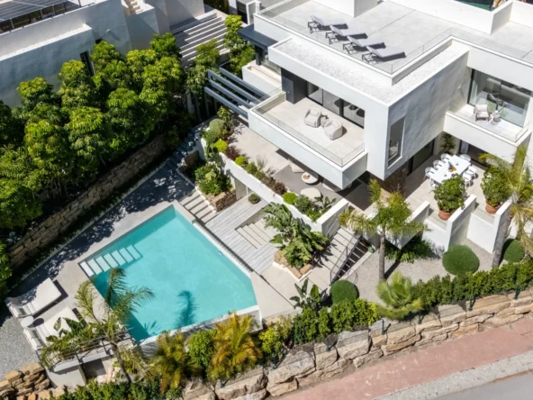 Contemporary villa and private pool in El Campanario