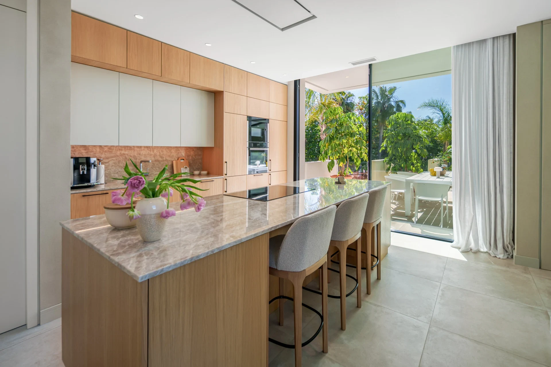 Contemporary fitted kitchen