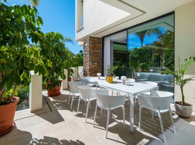 Outdoor dining terrace