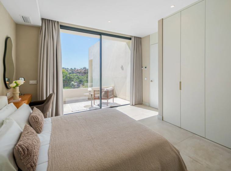 Bedroom with terrace doors