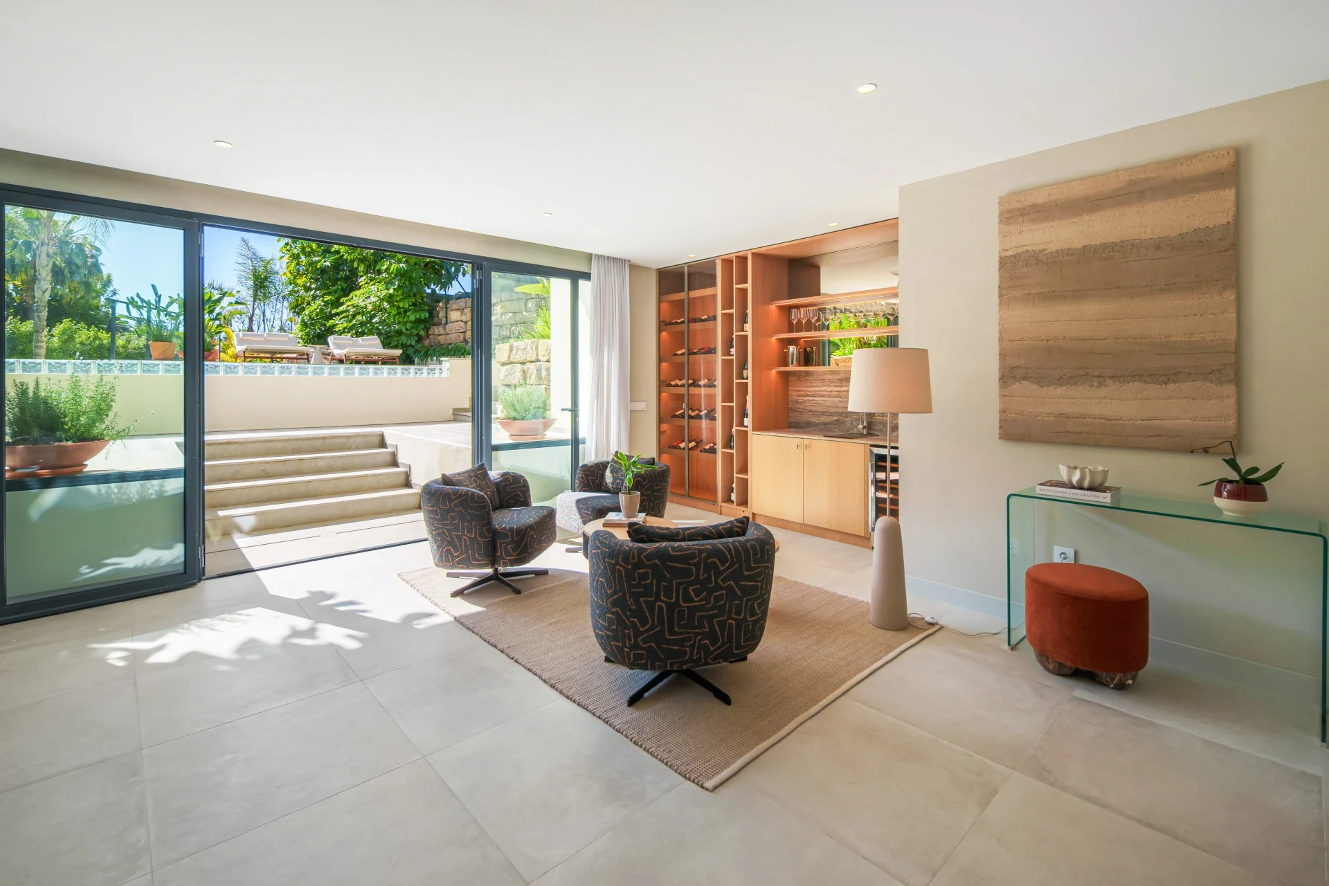 Additional lounge opening onto a terrace
