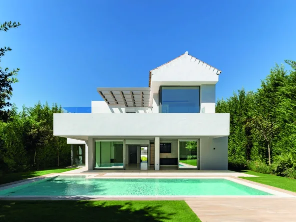 Contemporary villa with private pool and garden in El Paraiso