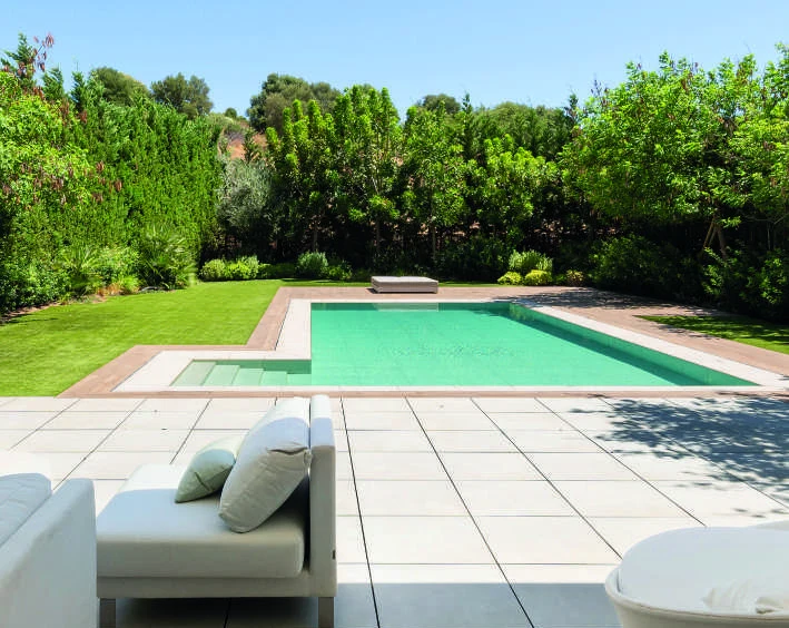 Private pool and outdoor lounge terrace in El Paraiso