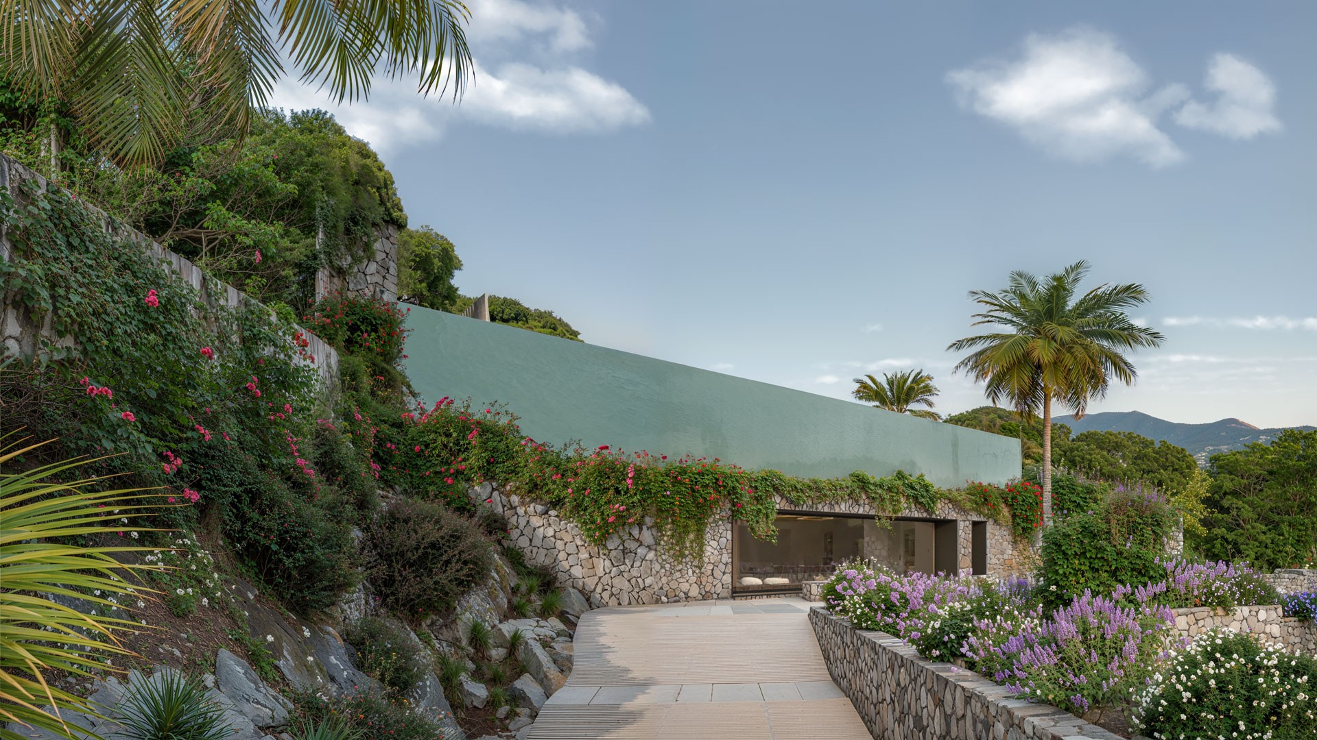 Illustrative landscaped communal gardens in an Estepona residence