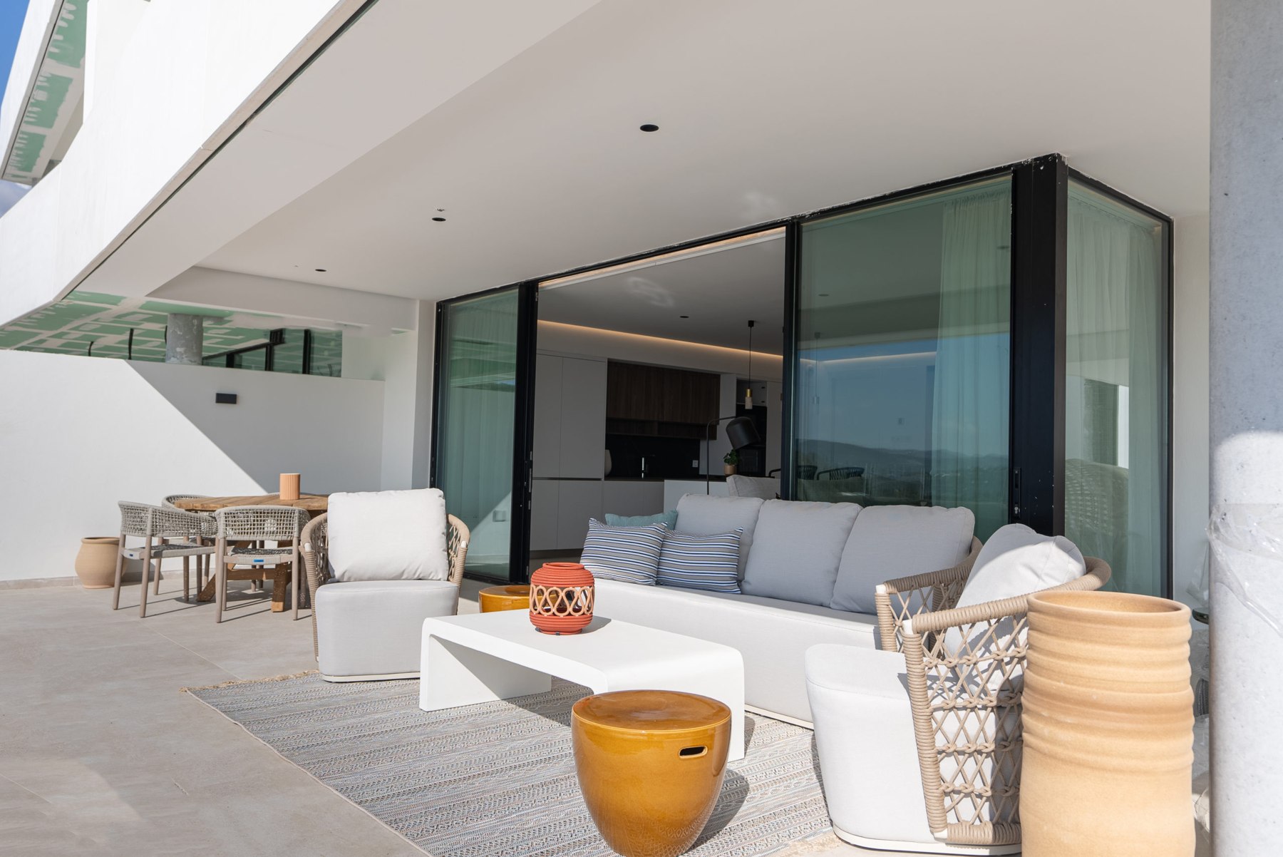 Representative furnished terrace at an apartment in Estepona