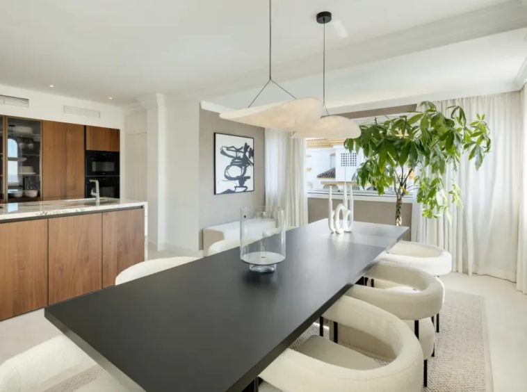 Dining area beside the kitchen