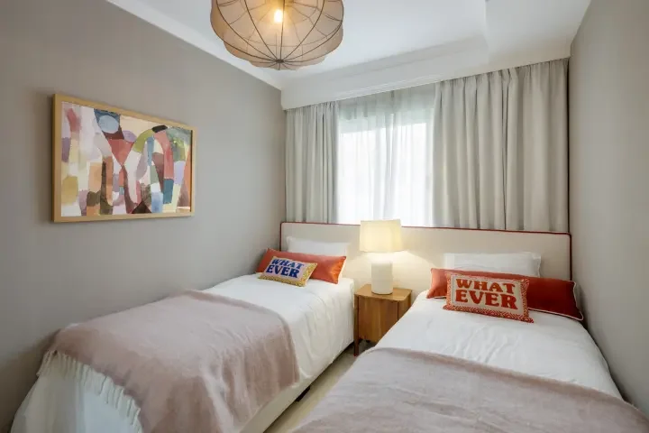 Twin bedroom