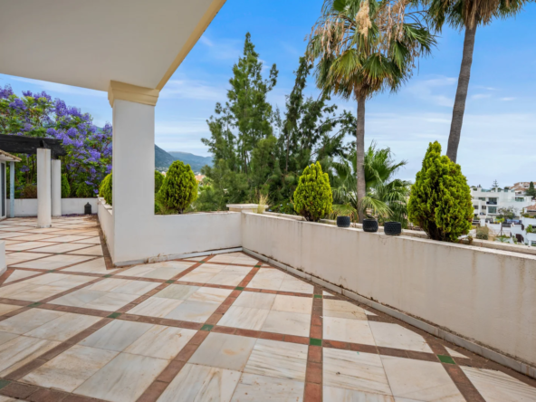 Private terrace with palm trees on the Golden Mile