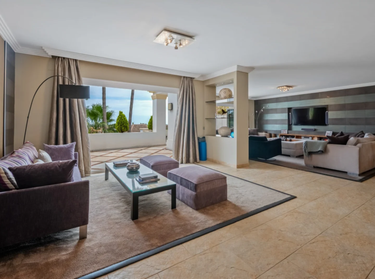 Connected lounge and living spaces