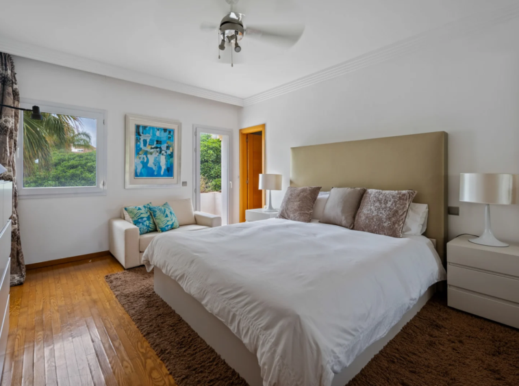 Guest bedroom with fitted wardrobes