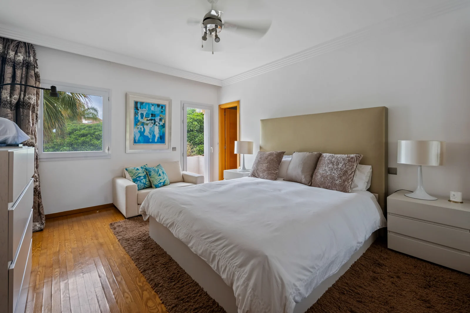 Guest bedroom with fitted wardrobes