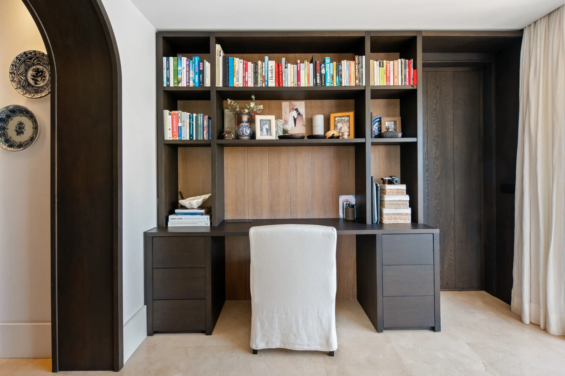 Built-in workspace and shelving on Marbella’s Golden Mile