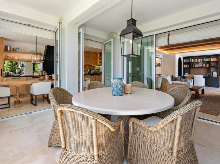 Covered terrace dining area on Marbella’s Golden Mile