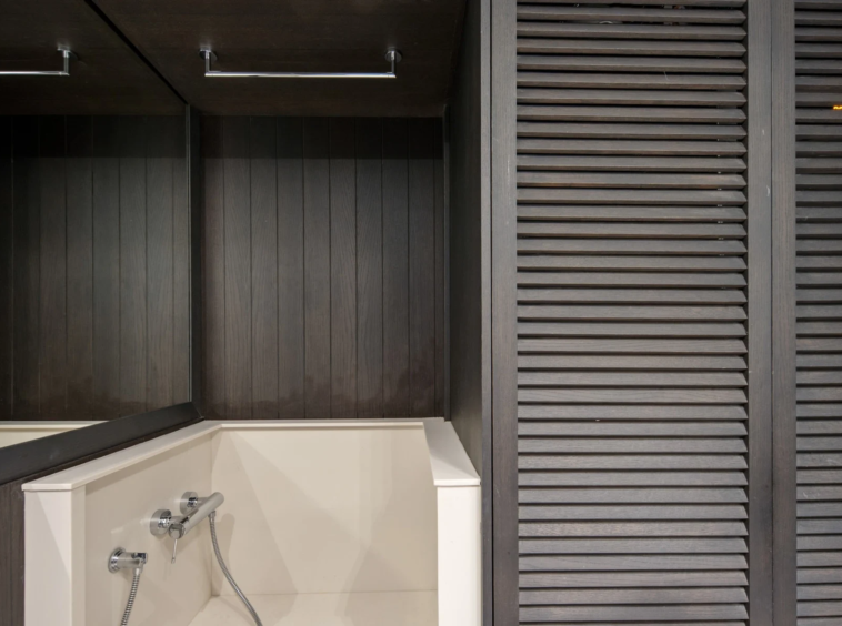 Walk-in shower in the guest bathroom on Marbella’s Golden Mile