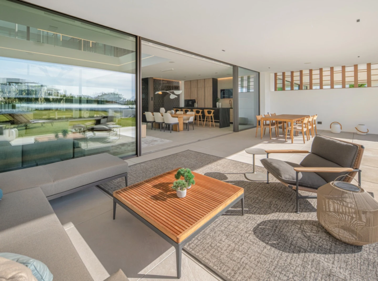 Covered lounge terrace with garden outlook