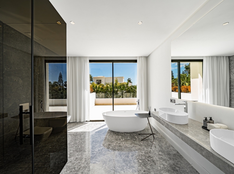 golden mile villa bathroom