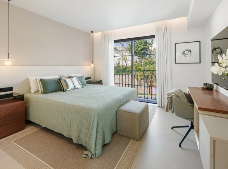 Guest bedroom with fitted wardrobes