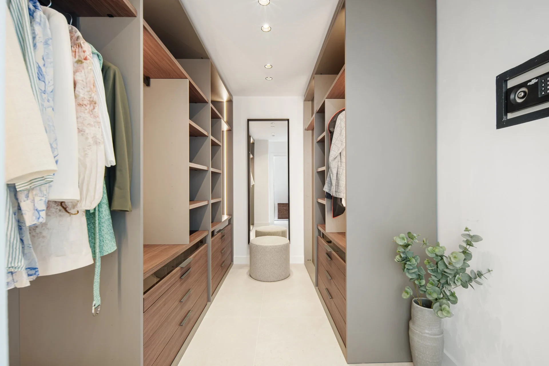 Walk-in wardrobe