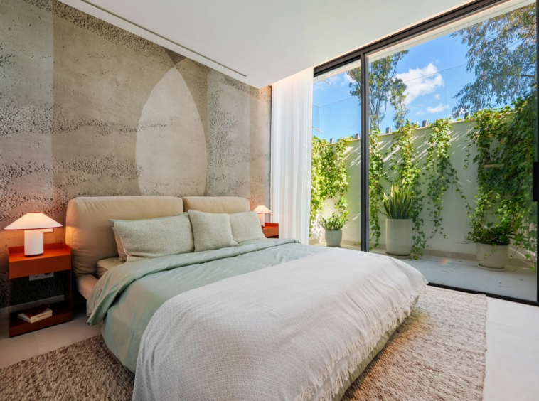Guest bedroom with a garden outlook