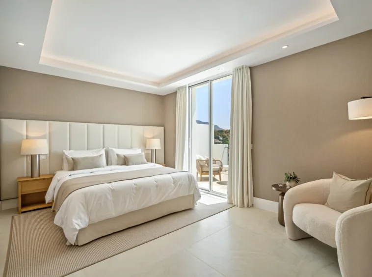 Bedroom with terrace doors
