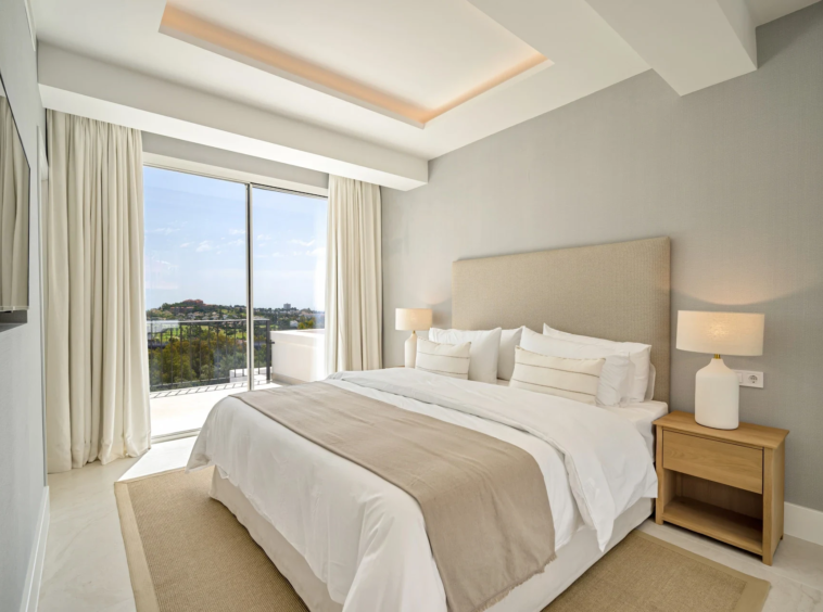 Bedroom overlooking the golf surroundings