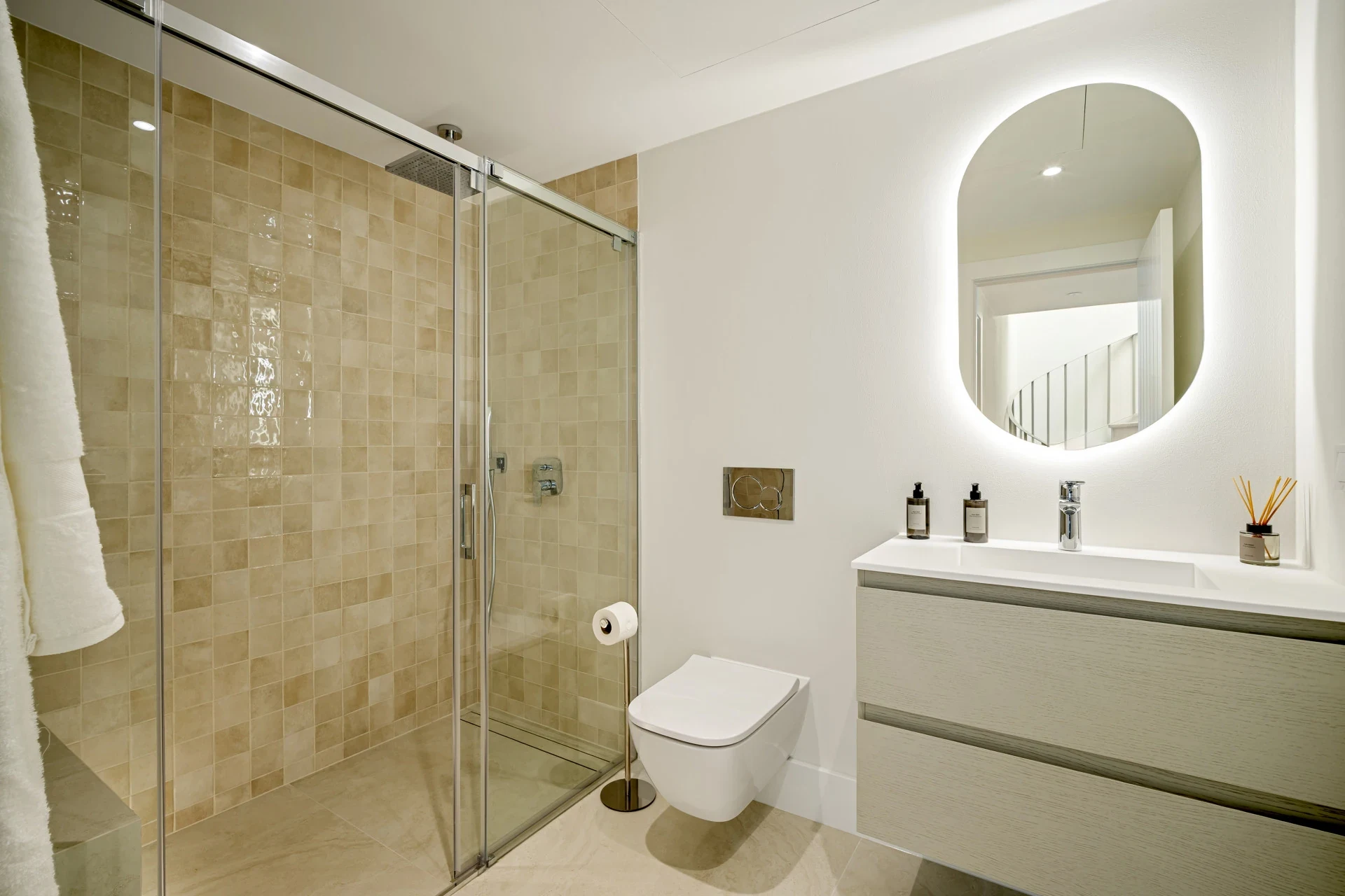 Contemporary shower room