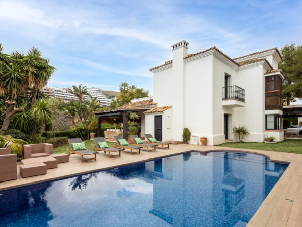 Mediterranean villa with a private swimming pool and garden in La Quinta