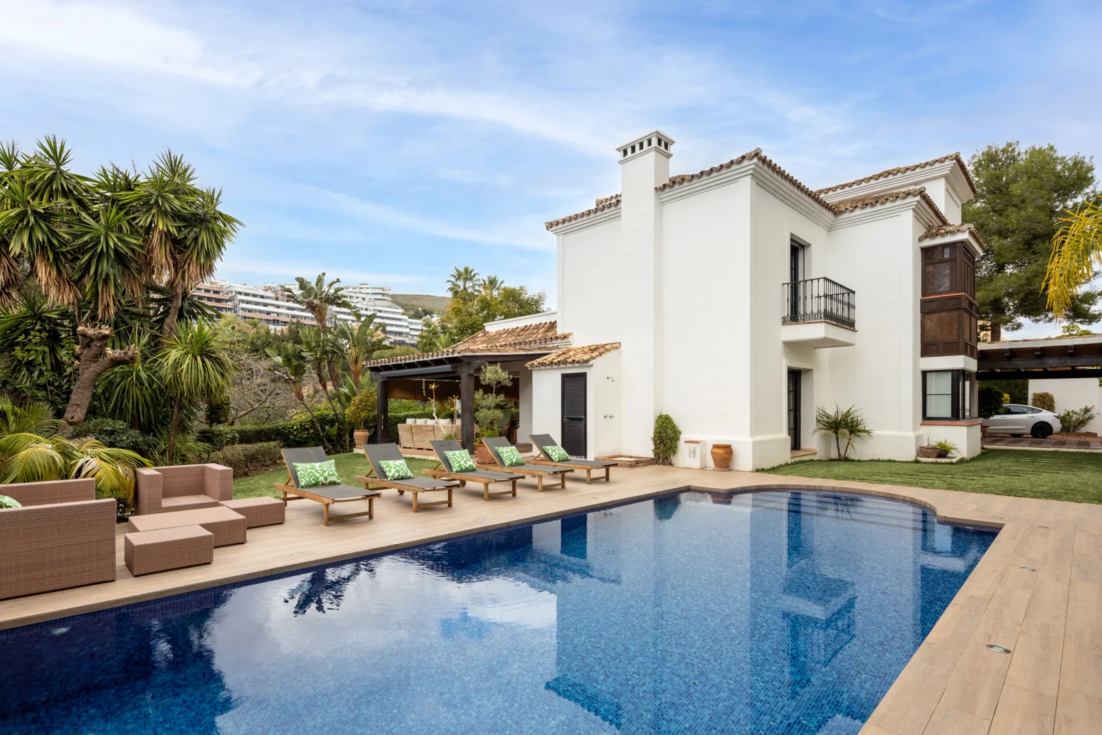 Mediterranean villa with a private swimming pool and garden in La Quinta